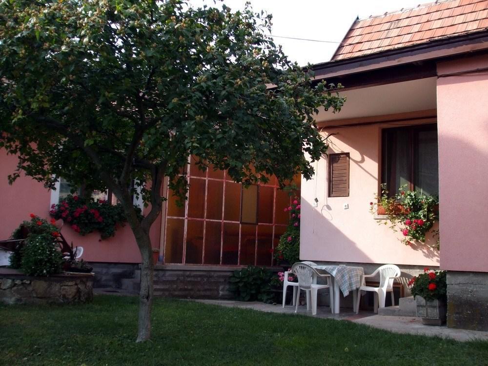 Lugas Szallas Jászberény Exterior foto