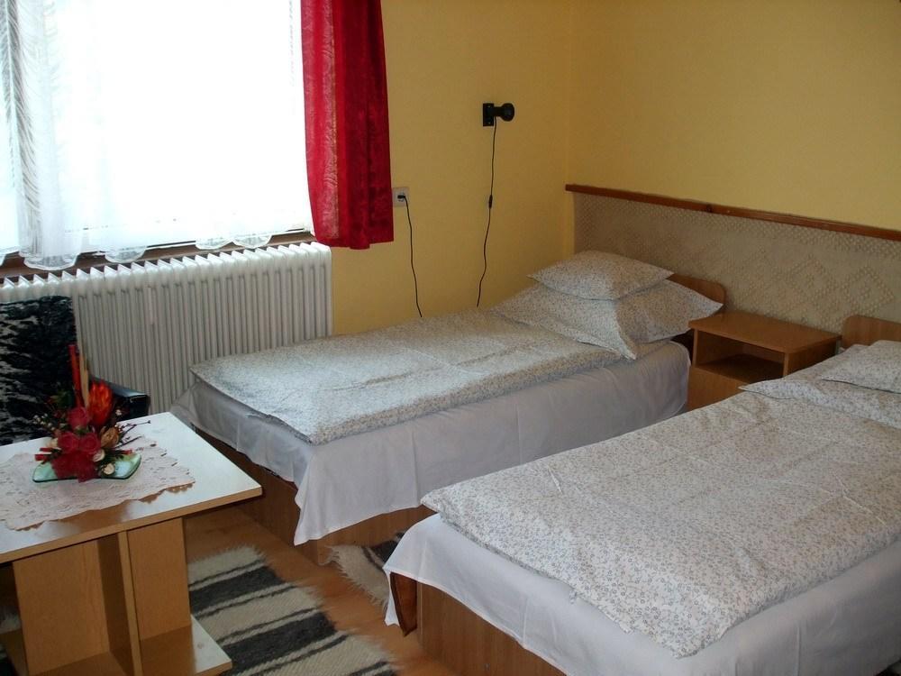 Lugas Szallas Jászberény Zimmer foto