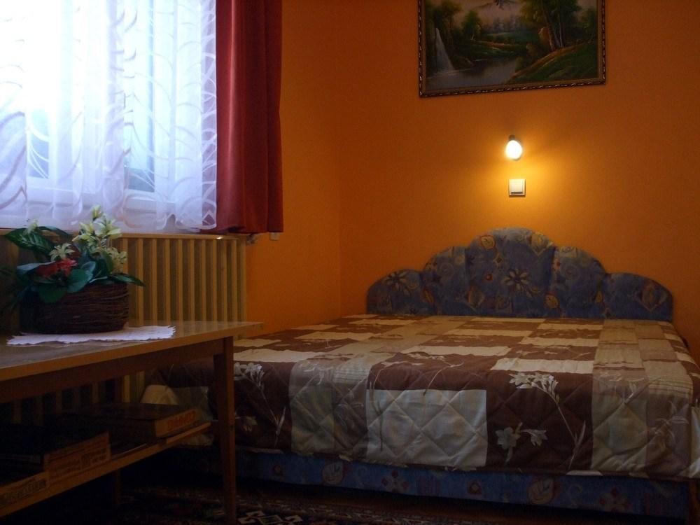 Lugas Szallas Jászberény Zimmer foto