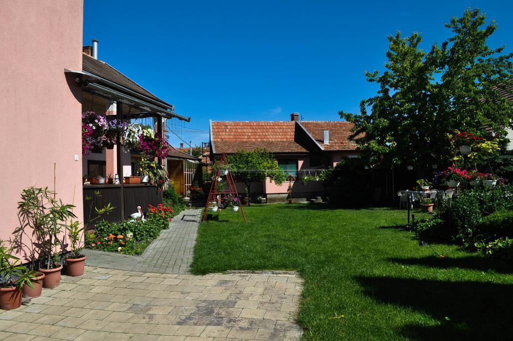 Lugas Szallas Jászberény Exterior foto